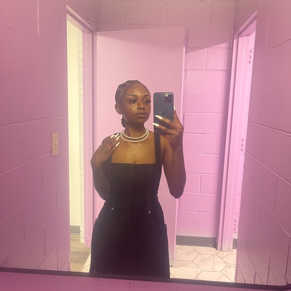 Meet your Posher, RaeBae - Picture 3 of 3